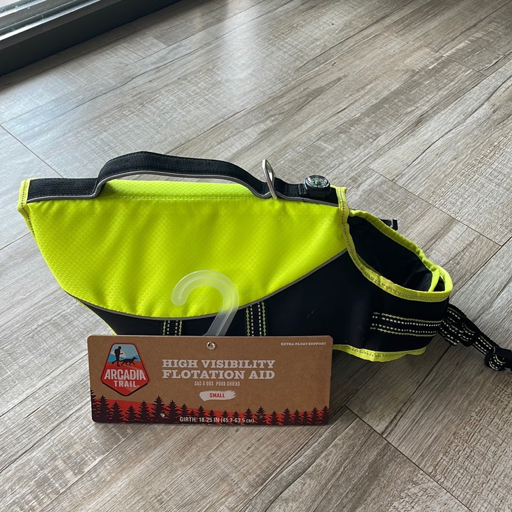 Small dog life jacket NWT